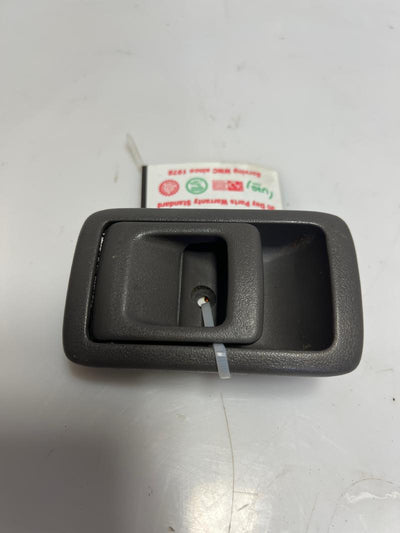 1996 - 2002 Toyota 4Runner Inside Door Handle RH Passenger Side Front / Rear Gray OEM 6920510070B1
