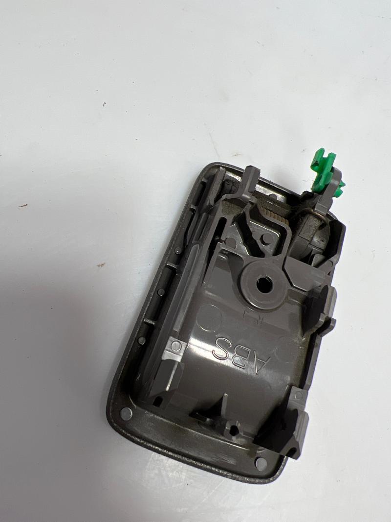 1996 - 2002 Toyota 4Runner Inside Door Handle RH Passenger Side Front / Rear Gray OEM 6920510070B1