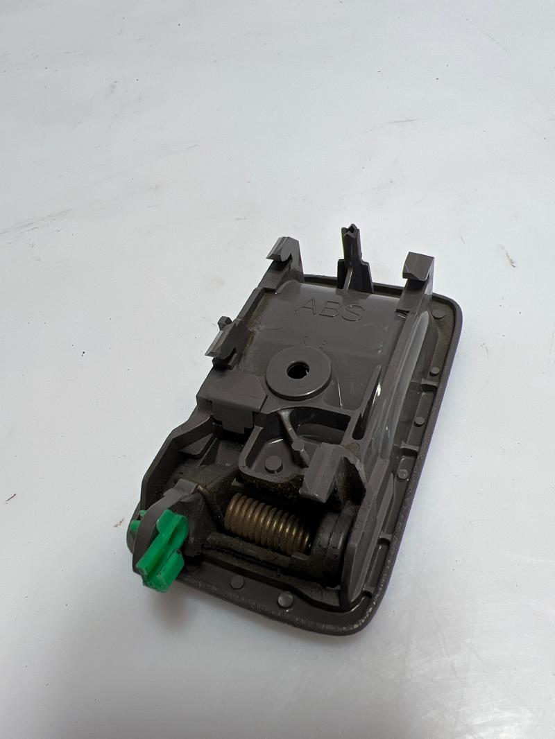 1996 - 2002 Toyota 4Runner Inside Door Handle RH Passenger Side Front / Rear Gray OEM 6920510070B1