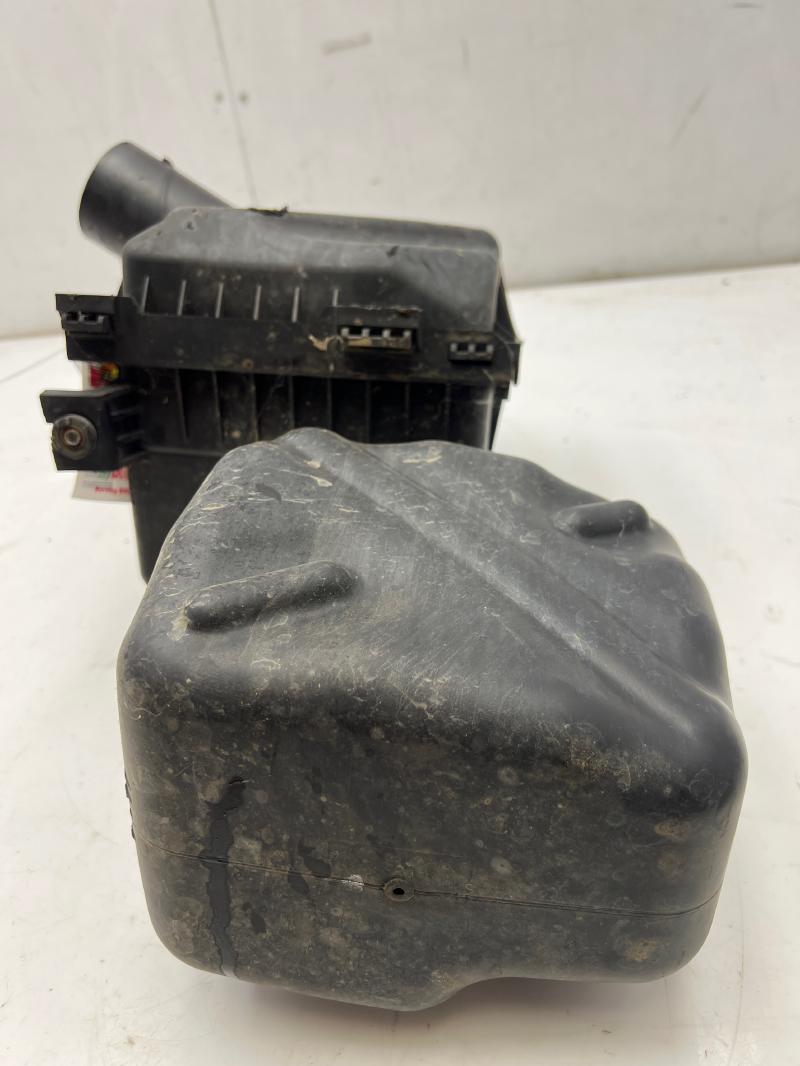 2005 - 2007 Subaru Outback 2.5L Air Cleaner Box Assembly OEM 46052AG05A 46052AG04A