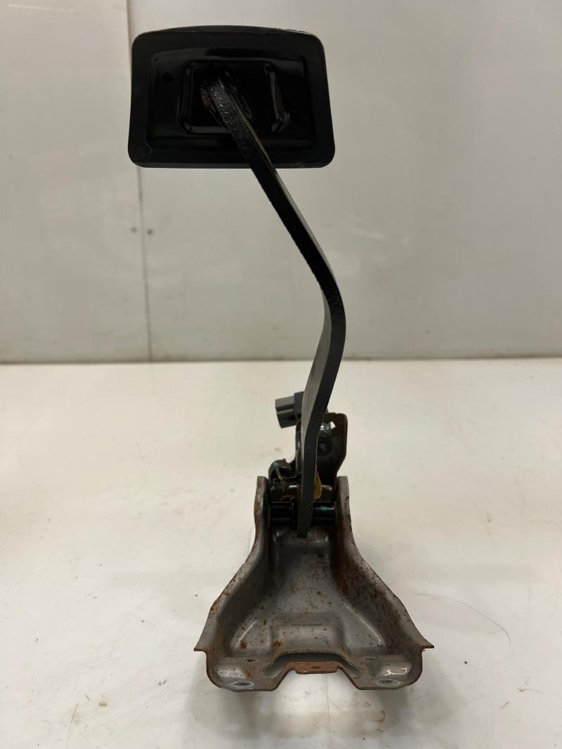 2011 - 2014 Hyundai Sonata Brake Pedal Assembly OEM 32800-3Q200