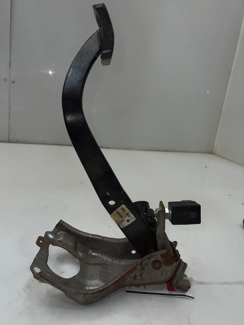 2011 - 2014 Hyundai Sonata Brake Pedal Assembly OEM 32800-3Q200