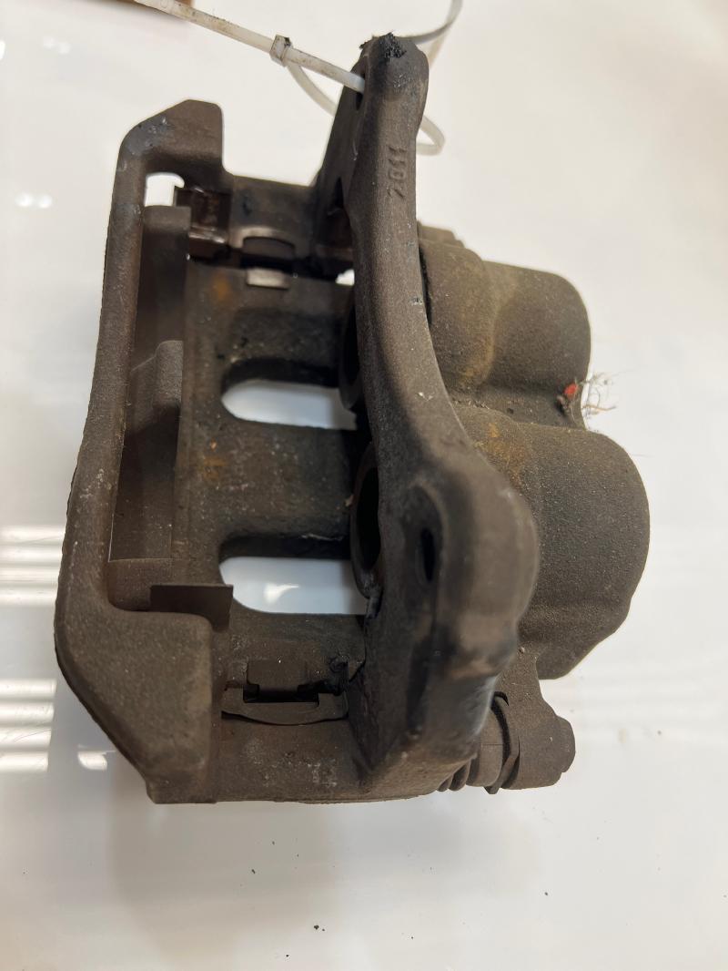 2002 Ford Explorer Caliper