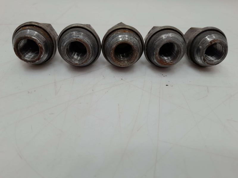 2011 Jeep Grand Cherokee Lug Nuts
