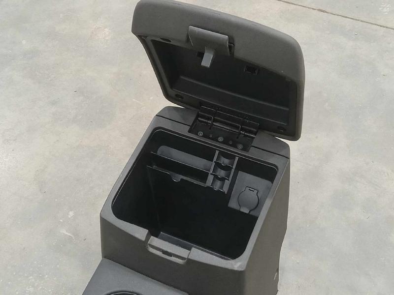 2019 Nissan Frontier Front Console