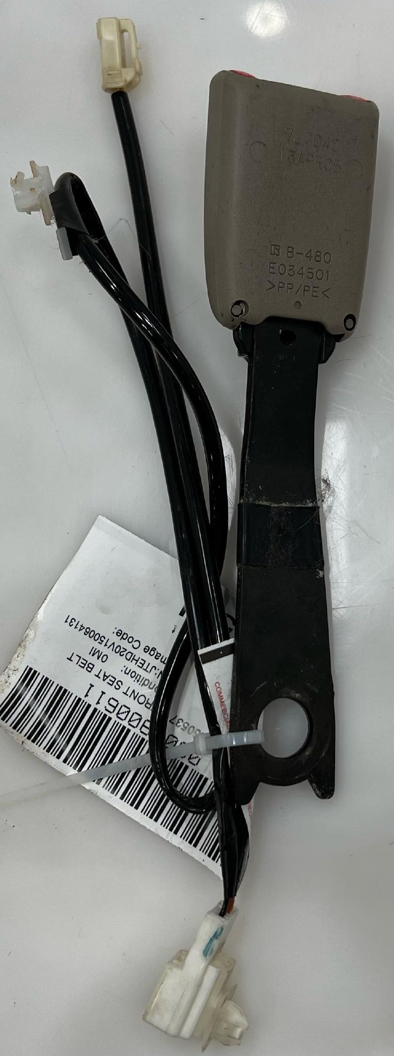 2004 2005 Toyota Rav4 Front Seat Belt Buckle RH Passenger Side Fawn OEM 7323042081B1