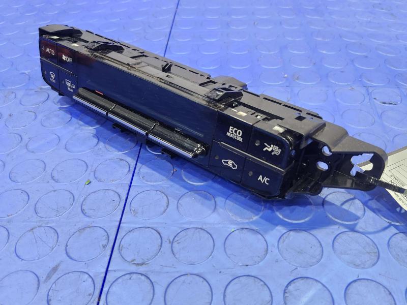 2017 Toyota Prius Heater A/C Control