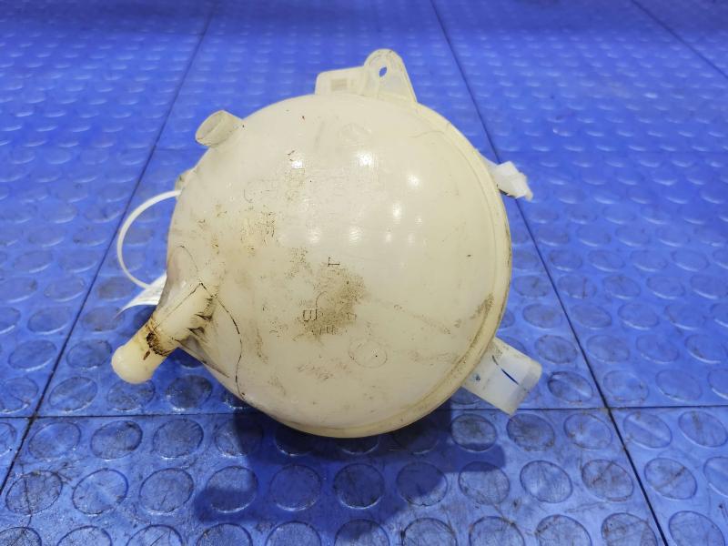 2020 Volkswagen Passat Coolant Recovery Bottle