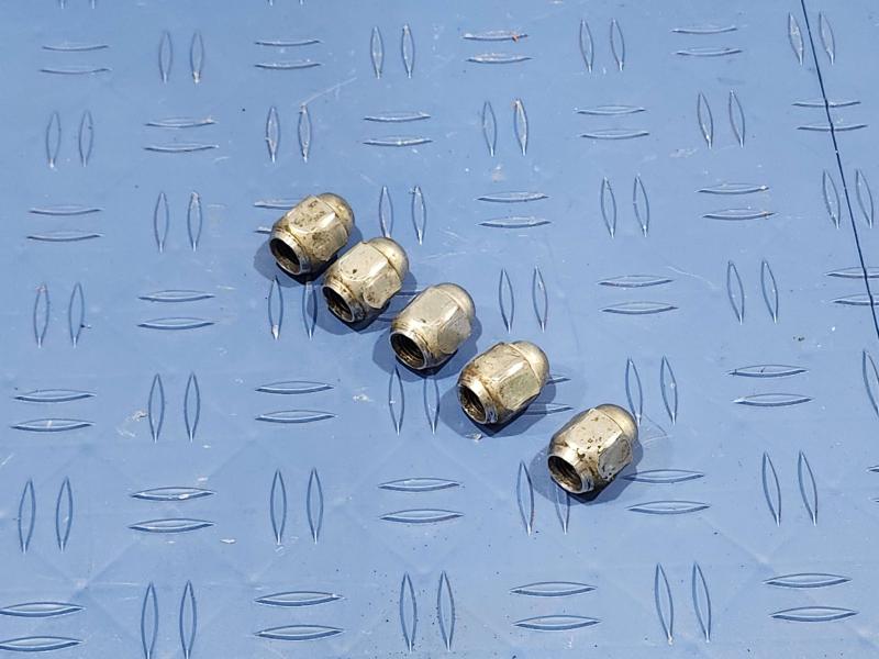 2017 Toyota Corolla Lug Nuts