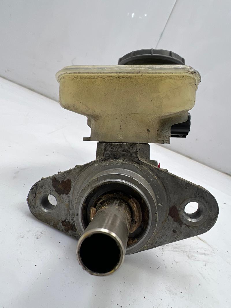 2002 - 2004 Honda CRV Brake Master Cylinder OEM 46100S9AA01
