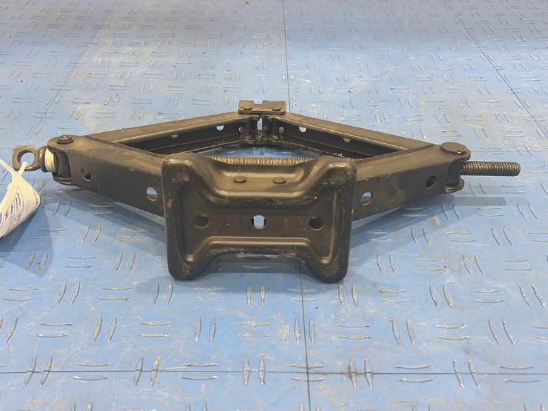 2007 Toyota RAV4 Jack Assembly