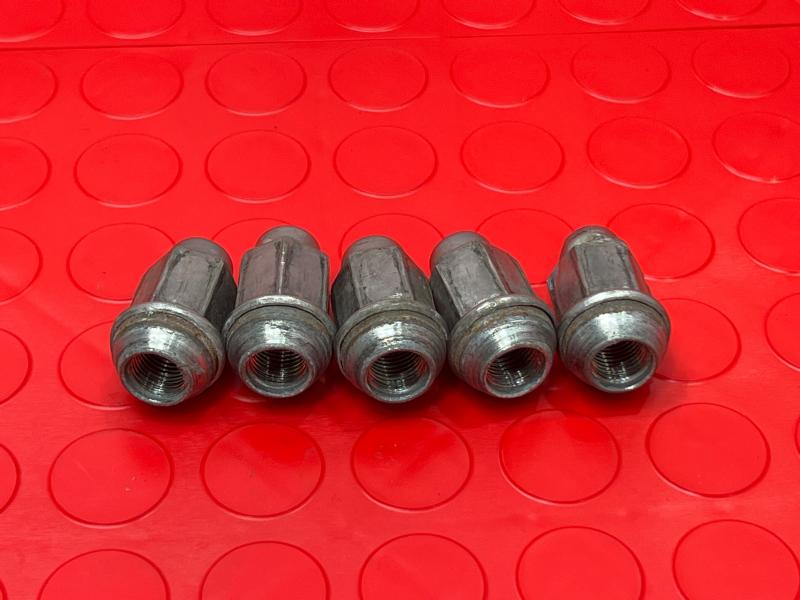 2012 Ford Taurus Lug Nuts
