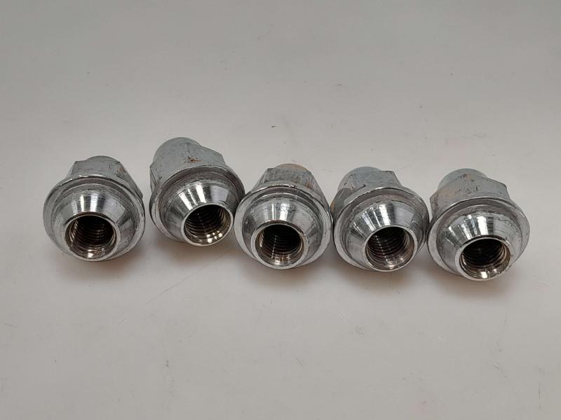 2018 Hyundai Ioniq Lug Nuts