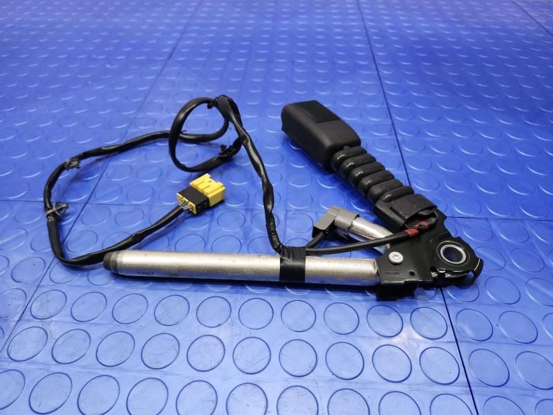 2011-2012 Infiniti QX56 Front Seat Belt Buckle Right Passenger Side Black OEM 868421LA0A