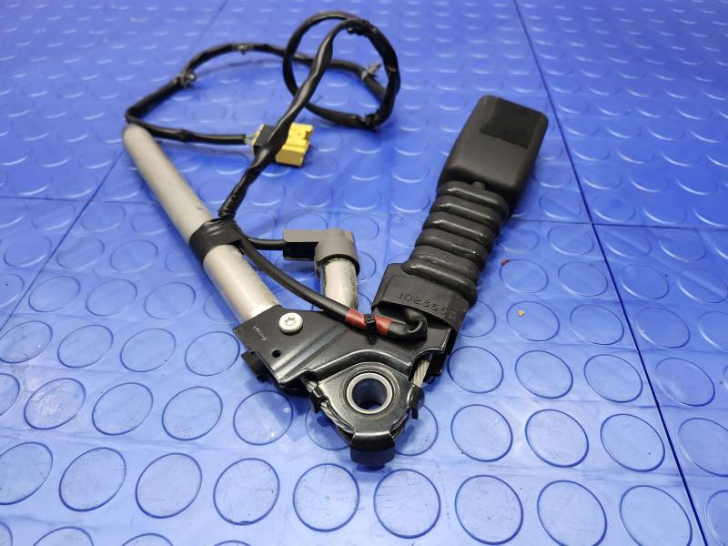 2011-2012 Infiniti QX56 Front Seat Belt Buckle Right Passenger Side Black OEM 868421LA0A