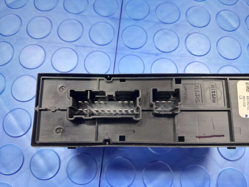 2021 Nissan Versa Door Switch Front