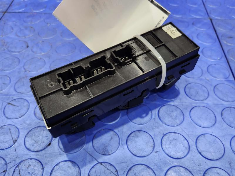 2013 Nissan Pathfinder Door Switch Front
