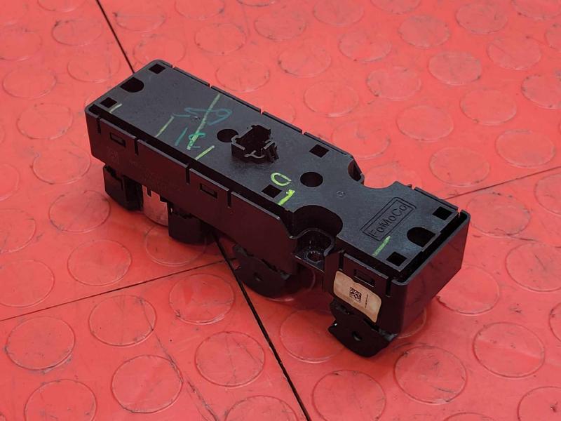 2014 Ford Fusion Door Switch Front