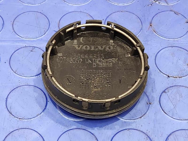 2012 Volvo XC60 Center Cap