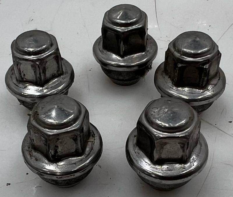 2013 Ford C-MAX Lug Nuts