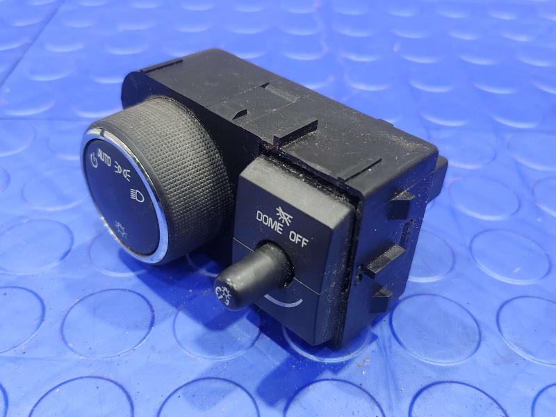 2019 Chevrolet Express 2500 Headlight Switch (Dash Mtd)