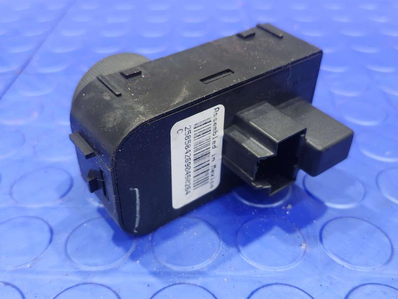 2019 Chevrolet Express 2500 Headlight Switch (Dash Mtd)