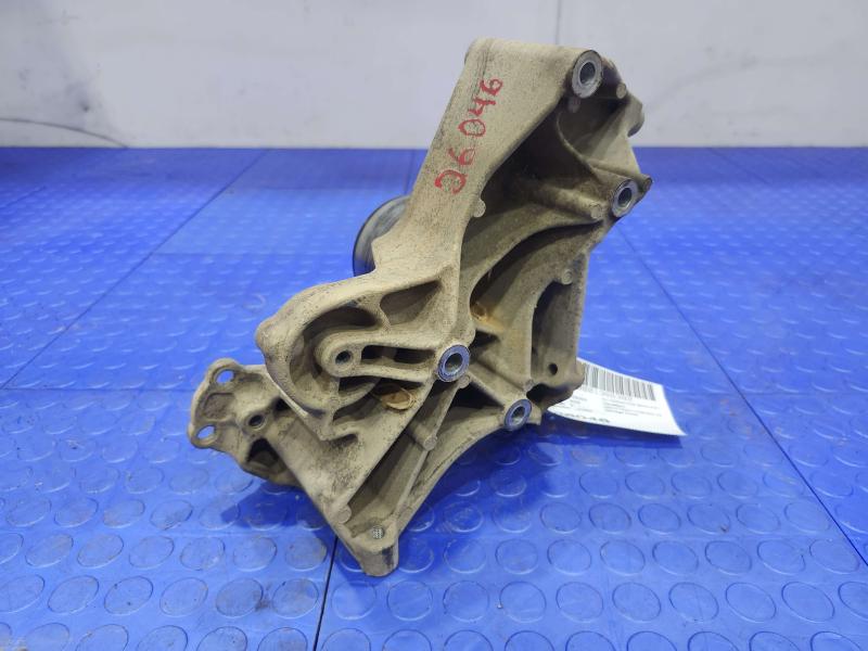 2008 Ford F-250 Super Duty Alternator Bracket