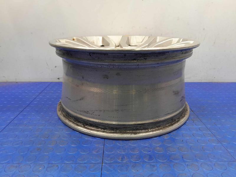 2015 GMC Yukon XL Wheel