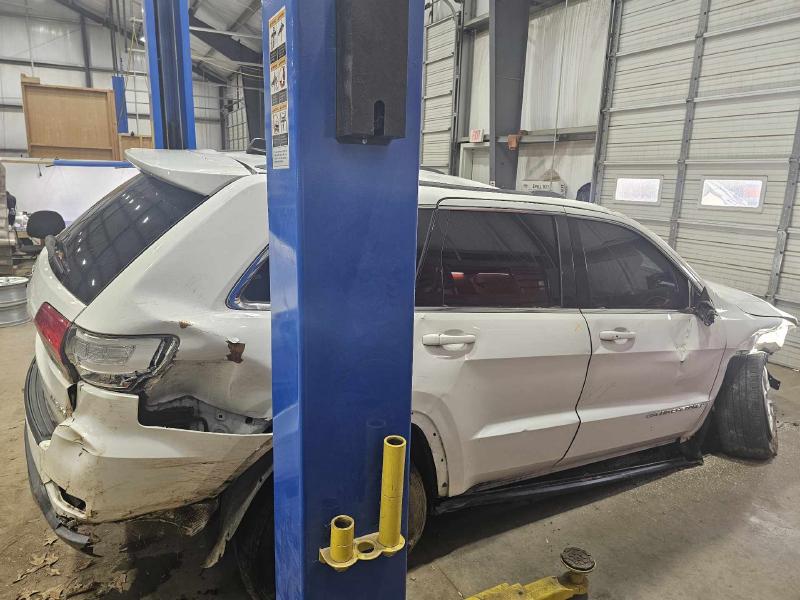 2015 Jeep Grand Cherokee Center Pillar