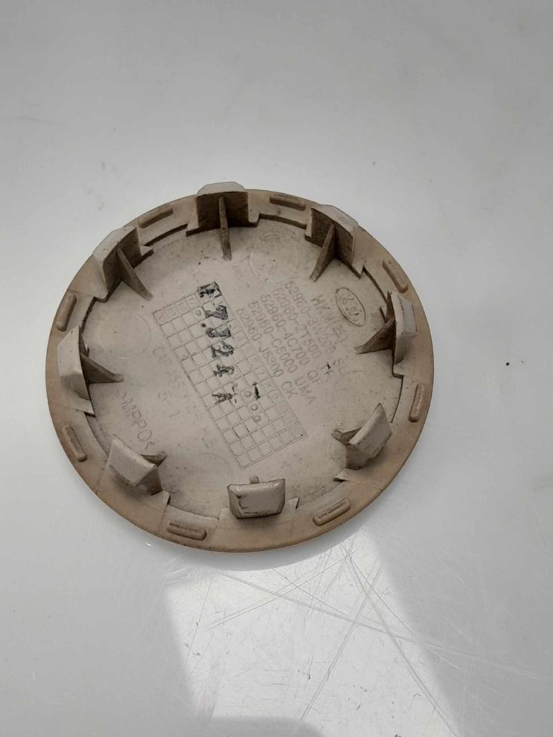 2014 - 2018 Kia Sorento Alloy Wheel Center Cap fits 18' 19' OEM 529604C700