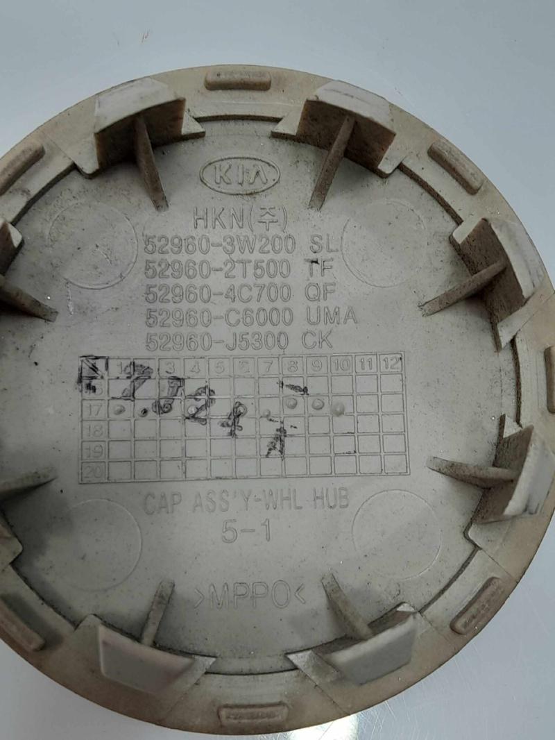 2014 - 2018 Kia Sorento Alloy Wheel Center Cap fits 18' 19' OEM 529604C700