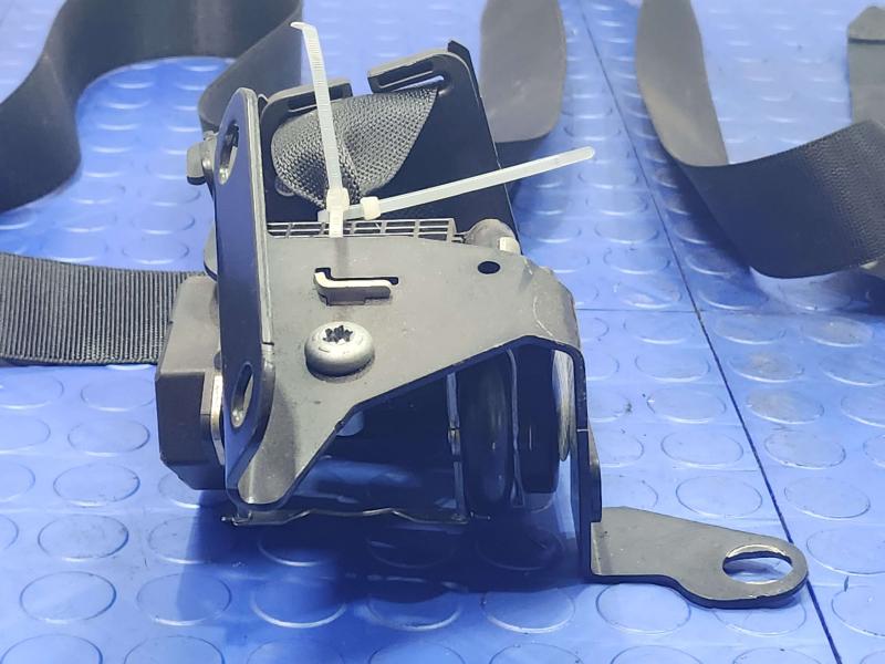 2006 Mercedes CLS-Class Rear Seat Belt