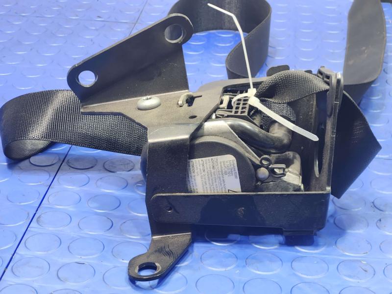 2006 Mercedes CLS-Class Rear Seat Belt
