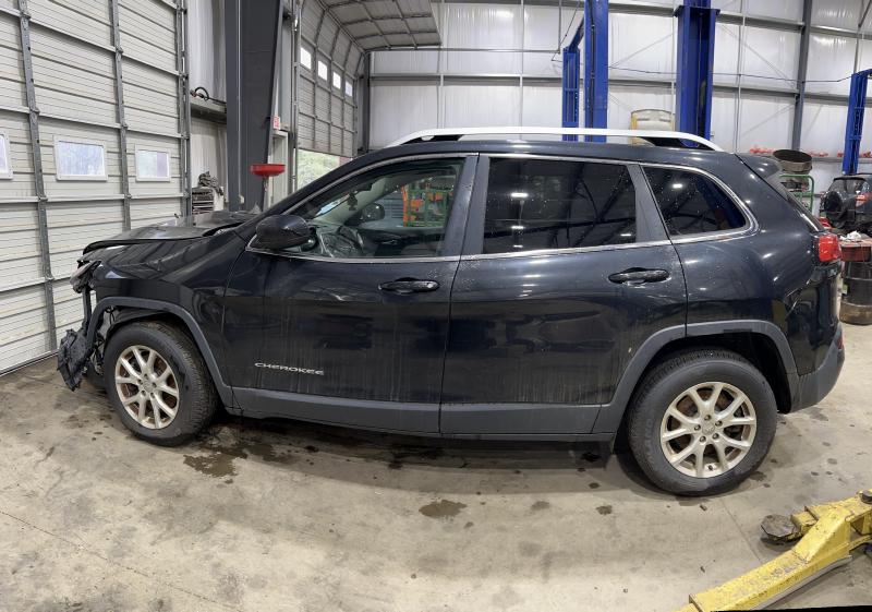 2016 Jeep Cherokee Front Door