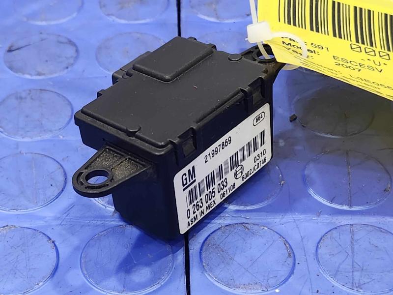 2007-2014 Cadillac Escalade Rear Object Alarm Indicator Module OEM 21997869