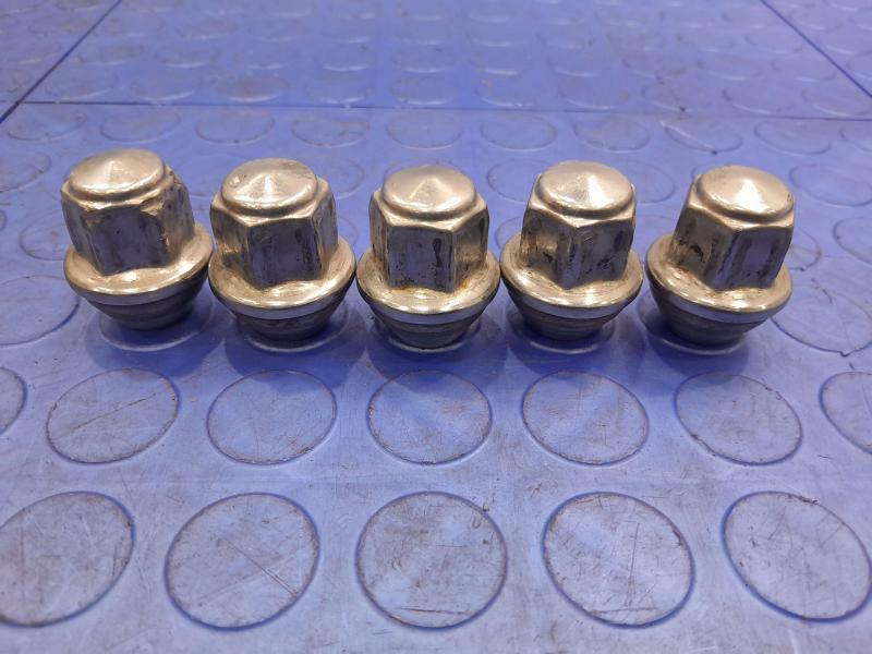 2017 Lincoln Continental Lug Nuts
