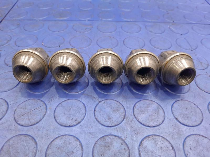 2017 Lincoln Continental Lug Nuts