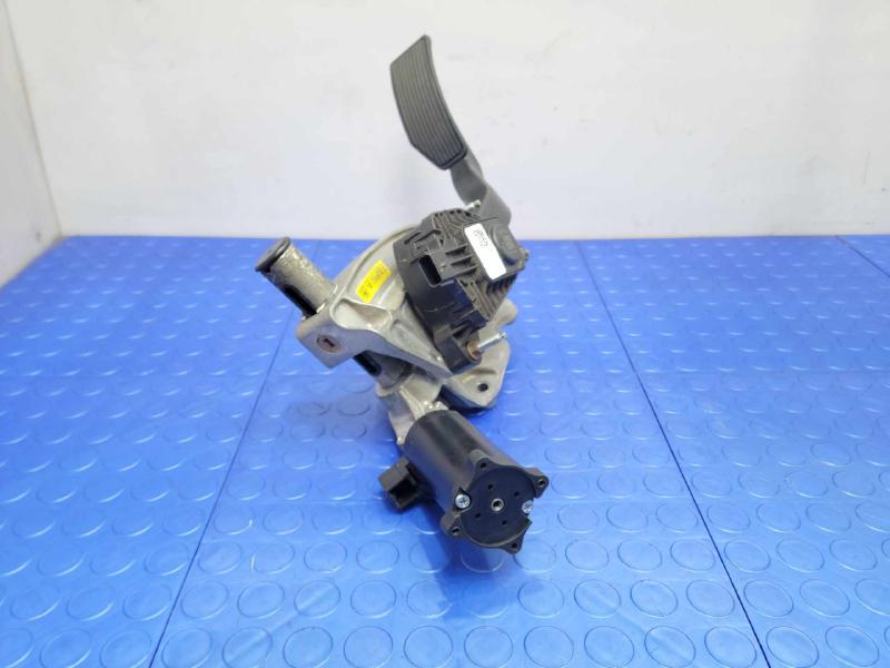 2013 Ford F-350 Super Duty Pedal Assembly