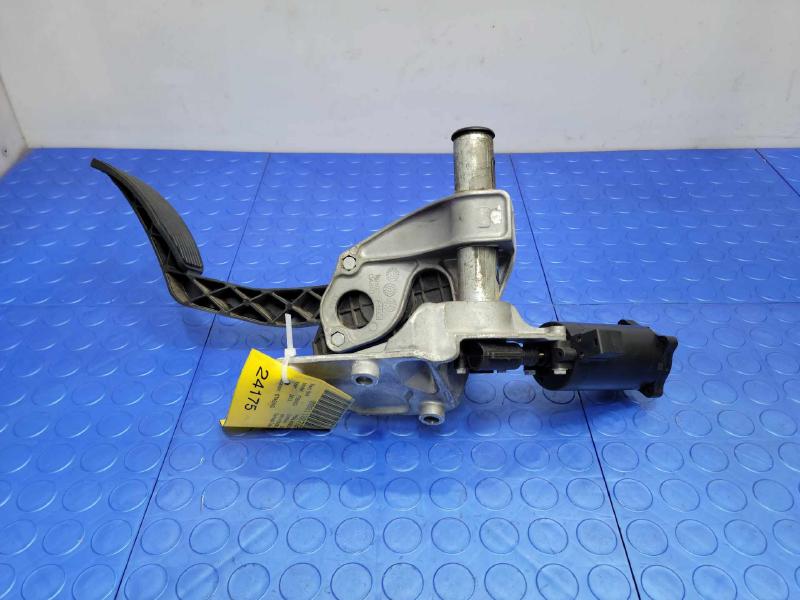2013 Ford F-350 Super Duty Pedal Assembly