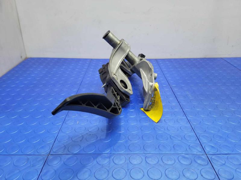 2013 Ford F-350 Super Duty Pedal Assembly