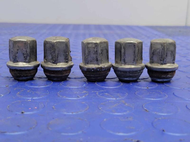 2015 Ram 1500 Lug Nuts