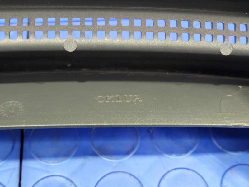 2010 Land Rover Range Rov Fender Moulding