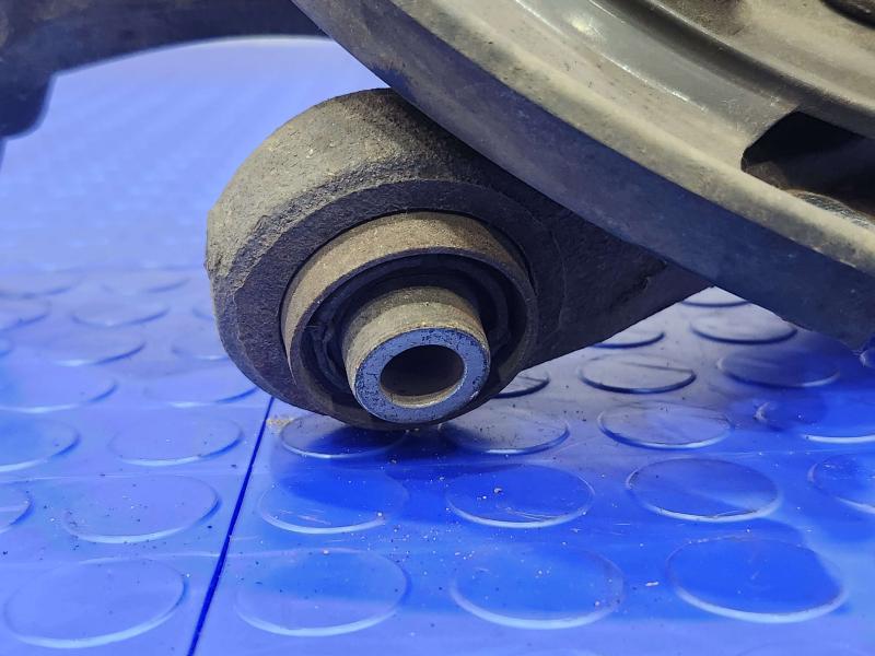 2011 Kia Sorento Rear Knuckle/Stub Axle