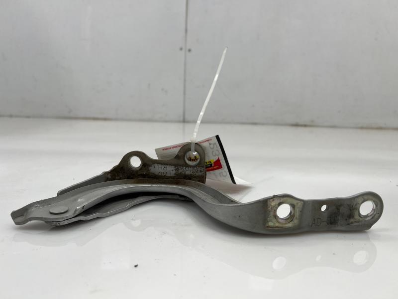 2017 - 2020 Hyundai Elantra Hood Hinge RH Passenger Side OEM 79120F2000