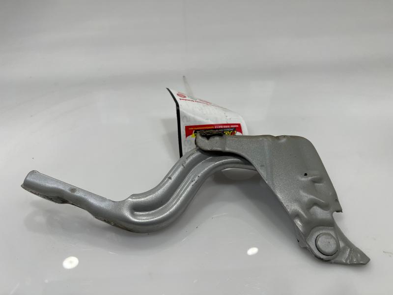 2017 - 2020 Hyundai Elantra Hood Hinge RH Passenger Side OEM 79120F2000