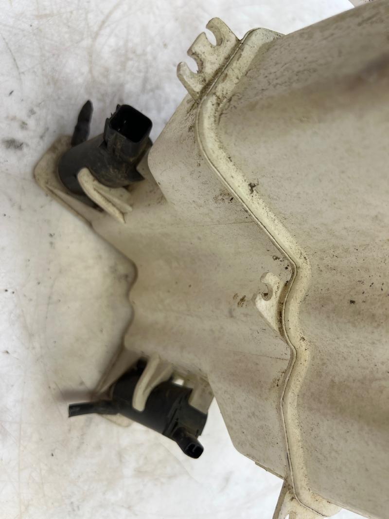 2010 Hyundai Tucson Washer Bottle
