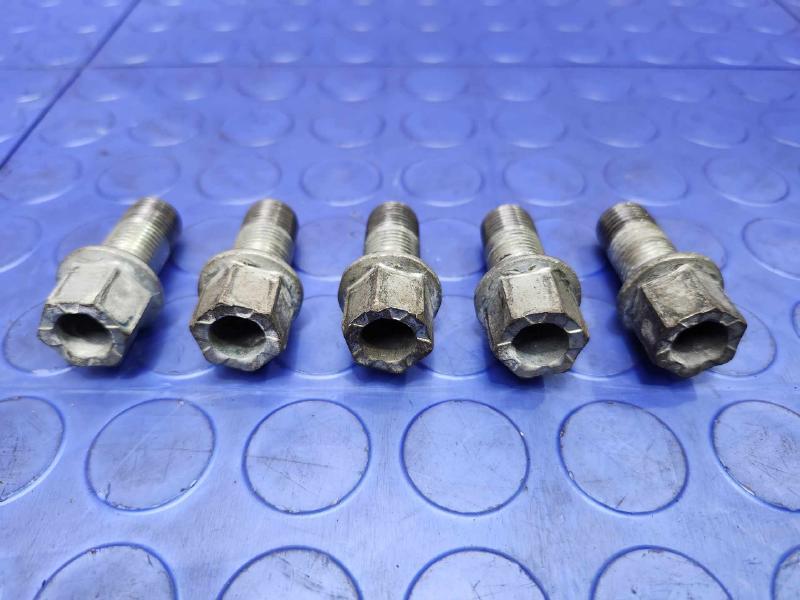 2013 Volkswagen Beetle Lug Nuts
