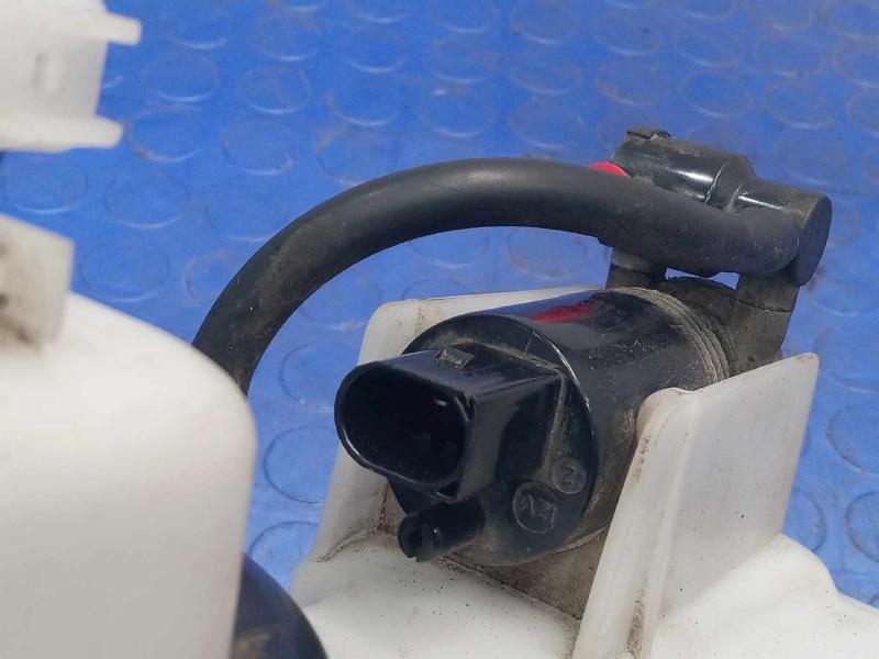 2016-2024 Volvo XC90 Windshield Washer Fluid Reservoir Assembly OEM 313493884