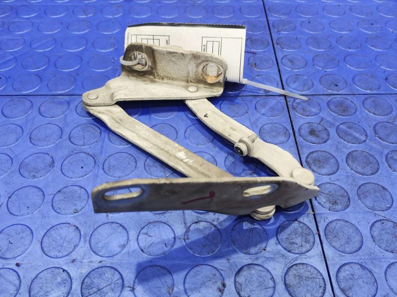 2012 Mercedes Sprinter Hood Hinge