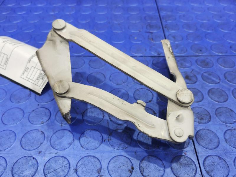 2012 Mercedes Sprinter Hood Hinge